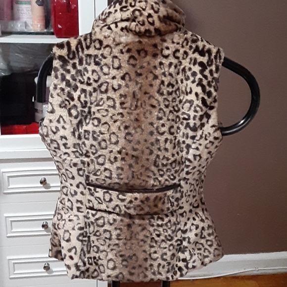 Animal print vest size M - Picture 2 of 6